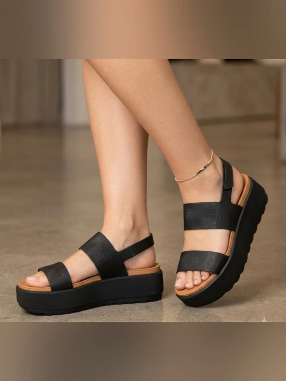 NEW! Me Too Black Platform Sandals Sz 8 NWT